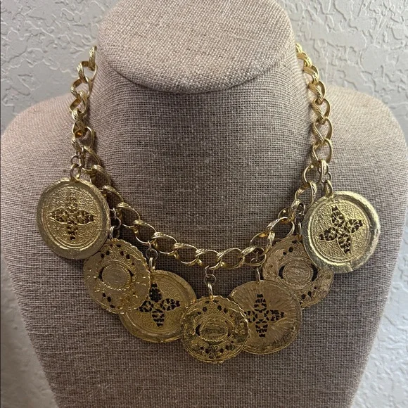 Kenneth Jay Lane Textured Gold Medallion Necklace vintage - Picture 1 of 8